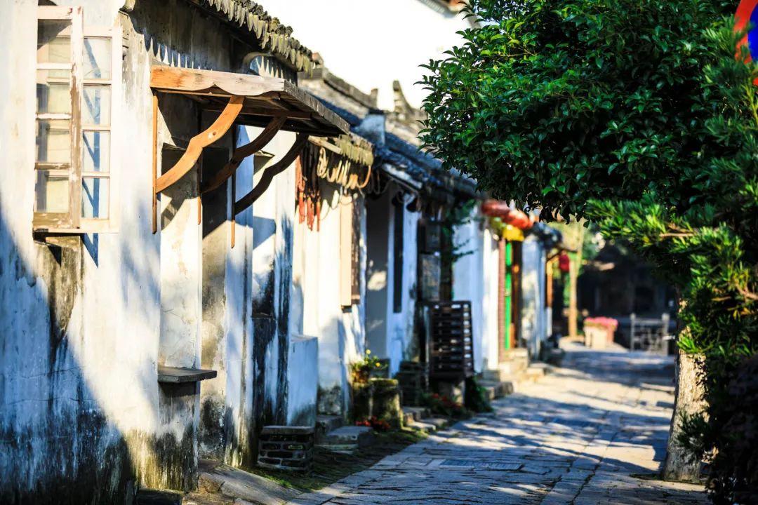 关羽周瑜死时都是将星陨落,为何甘宁死时,却出现了许多乌鸦